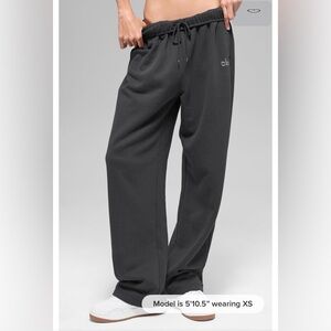 NWT Alo Accolade Straight leg -Medium Anthracite